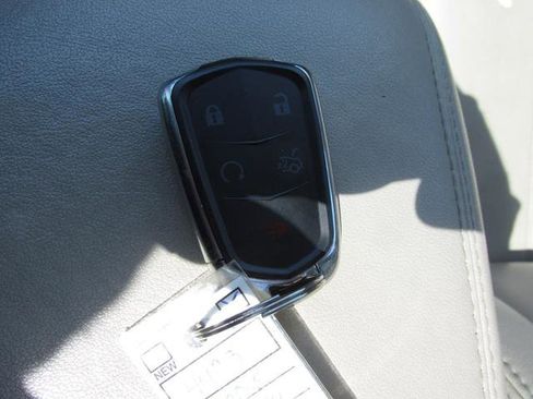 Used 2015 Cadillac SRX Luxury w/ Driver Awareness Package AWD/4WD image 18