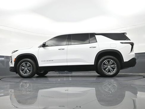 Used 2024 Chevrolet Traverse LS FWD image 25