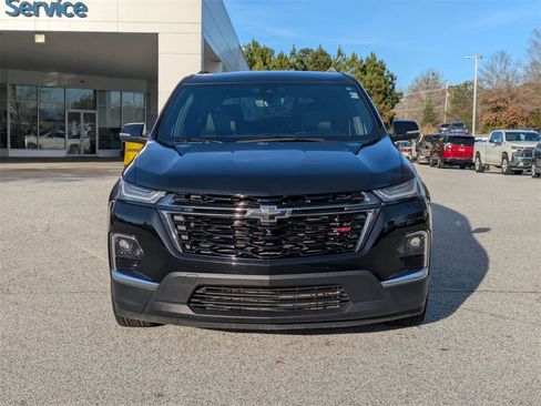Used 2023 Chevrolet Traverse RS image 3
