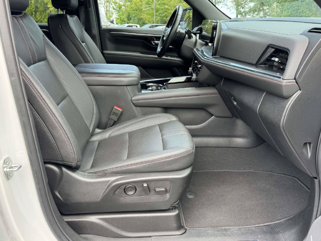 Used 2025 Chevrolet Suburban RST w/ Comfort Package AWD/4WD image 15