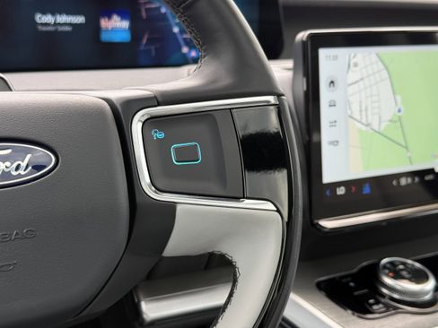 Used 2025 Ford Expedition Max Platinum image 17