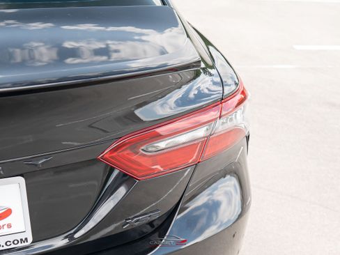 Used 2022 Toyota Camry XSE FWD image 39