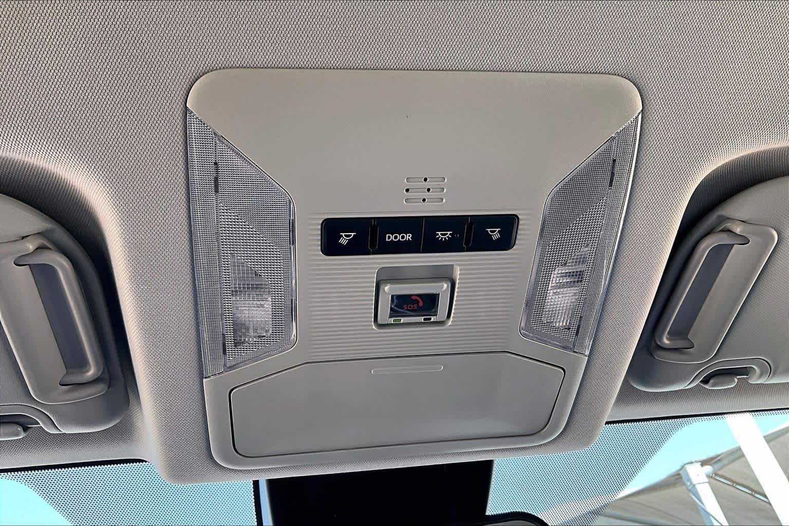 Used 2025 Toyota RAV4 XLE FWD image 31