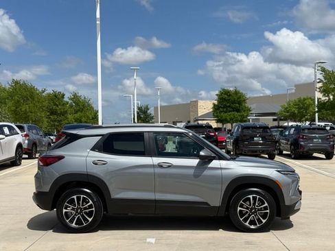 Used 2025 Chevrolet TrailBlazer LT image 5