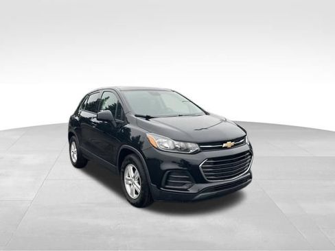 Used 2019 Chevrolet Trax LS w/ Tint and Cruise Package FWD image 7