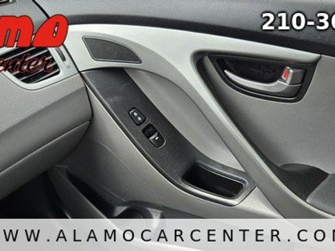 Used 2014 Hyundai Elantra SE image 37