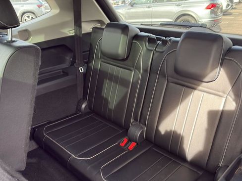 Used 2022 Volkswagen Tiguan SE image 15