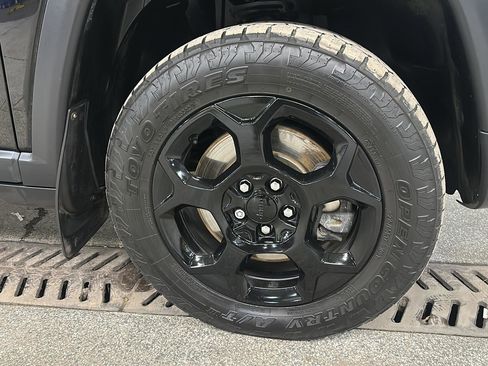 Used 2023 Jeep Compass Trailhawk w/ Trailhawk Elite Group image 10