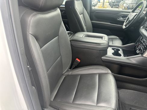 Used 2024 Chevrolet Tahoe Z71 w/ Luxury Package AWD/4WD image 31