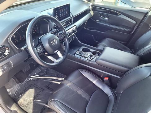 Used 2025 Honda Pilot Touring image 10