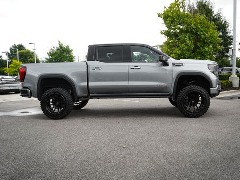Used 2025 GMC Sierra 1500 AT4 w/ AT4 Premium Package AWD/4WD image 11