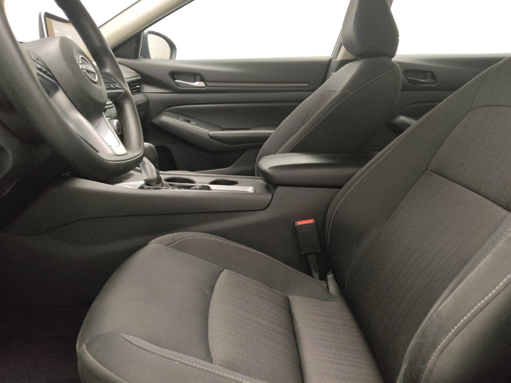 Used 2025 Nissan Altima 2.5 SV AWD/4WD image 17