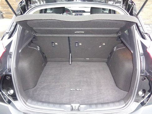 Used 2019 Nissan Kicks SV w/ Exterior Package image 10