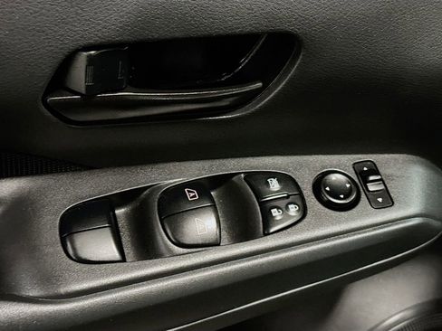 Used 2021 Nissan Kicks S image 19