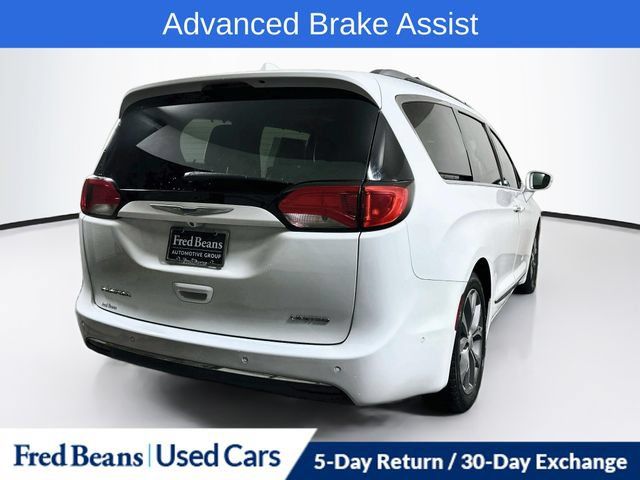 Used 2018 Chrysler Pacifica Limited w/ Tire & Wheel Group FWD image 10