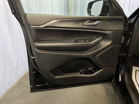 Used 2023 Jeep Grand Cherokee L Laredo image 10