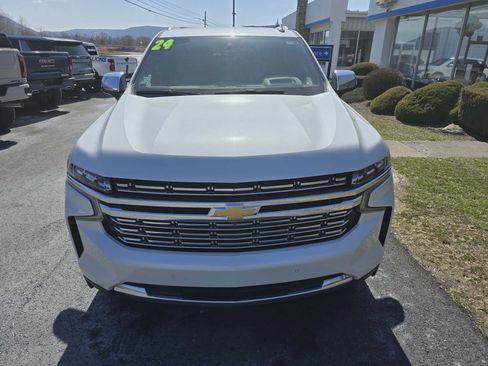 Used 2024 Chevrolet Suburban Premier image 9