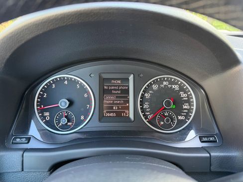 Used 2015 Volkswagen Tiguan SE image 32