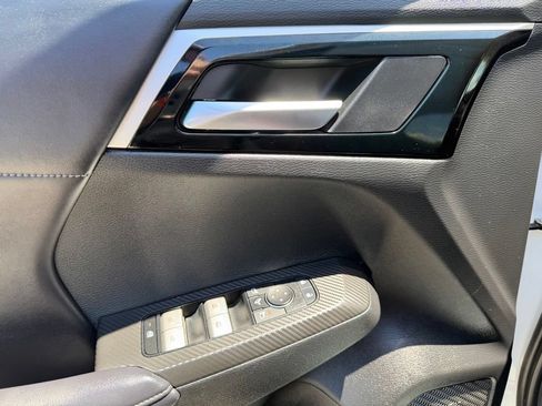 Used 2023 Mitsubishi Outlander SE FWD image 36