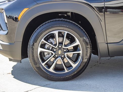 Used 2025 Chevrolet TrailBlazer LT w/ Convenience Package AWD/4WD image 5