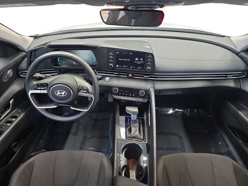 Used 2025 Hyundai Elantra Hybrid FWD image 9