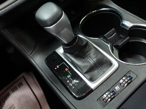 Used 2017 Toyota Highlander Limited Platinum image 18