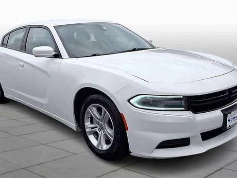 Used 2020 Dodge Charger SXT w/ Leather Interior Group image 2
