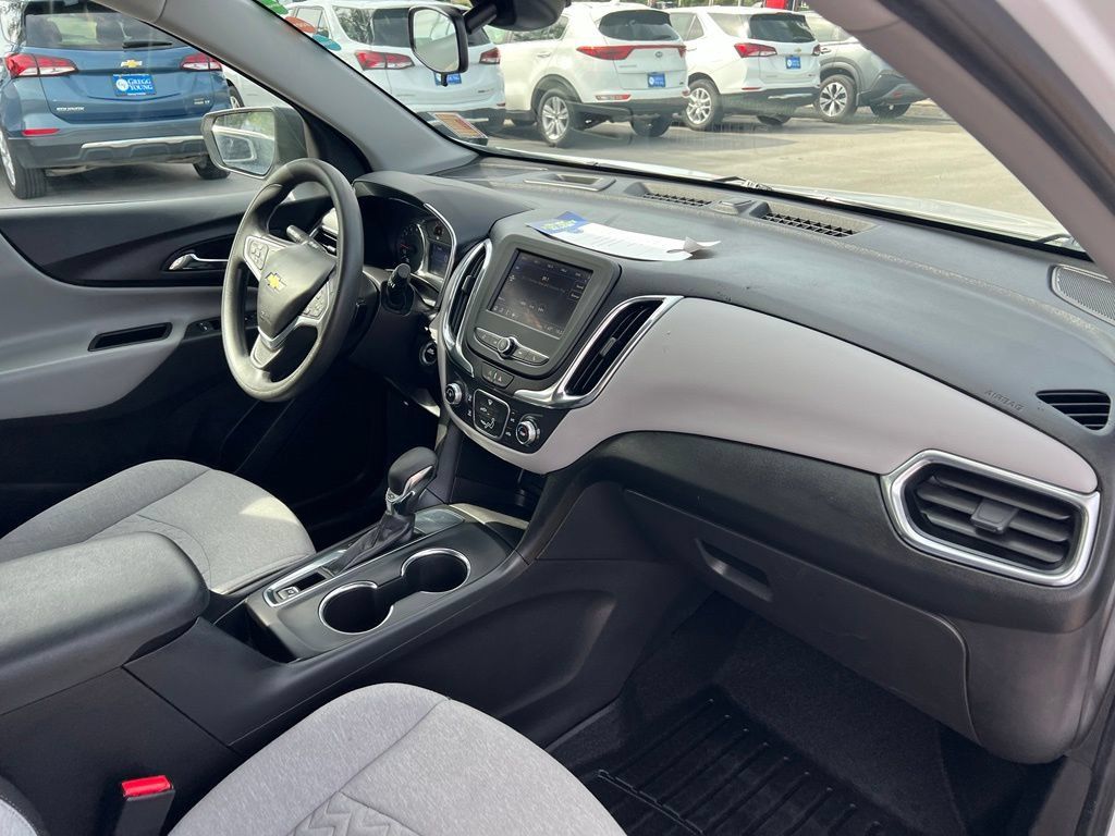 Used 2022 Chevrolet Equinox LS w/ LS Convenience Package FWD image 25