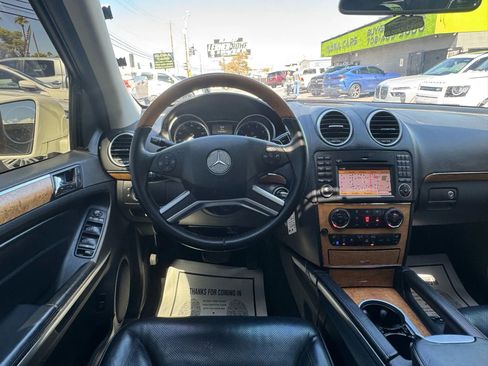 Used 2012 Mercedes-Benz GL 550 4MATIC image 23