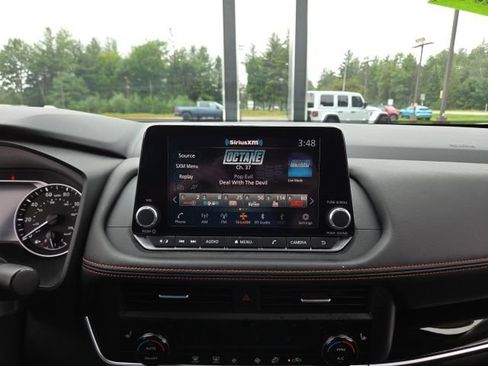 Used 2025 Nissan Rogue SV AWD/4WD image 57