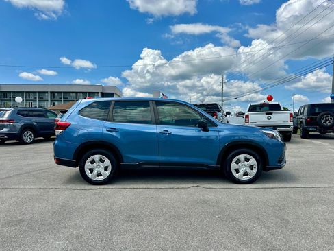Used 2023 Subaru Forester AWD/4WD image 3