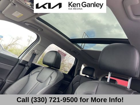 Certified 2022 Kia Sorento S w/ Panoramic Sunroof Package image 43