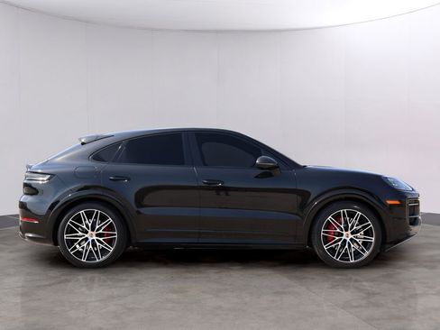 Certified 2025 Porsche Cayenne GTS w/ Technology Package AWD/4WD image 9
