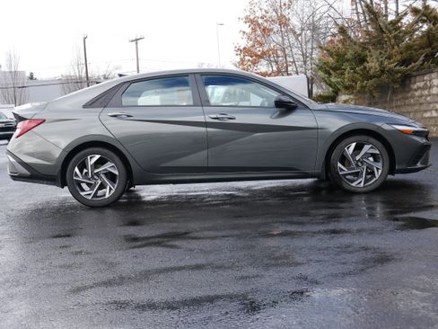 Used 2025 Hyundai Elantra Sport image 8