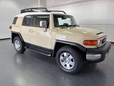 Used 2008 Toyota FJ Cruiser 4WD image 2