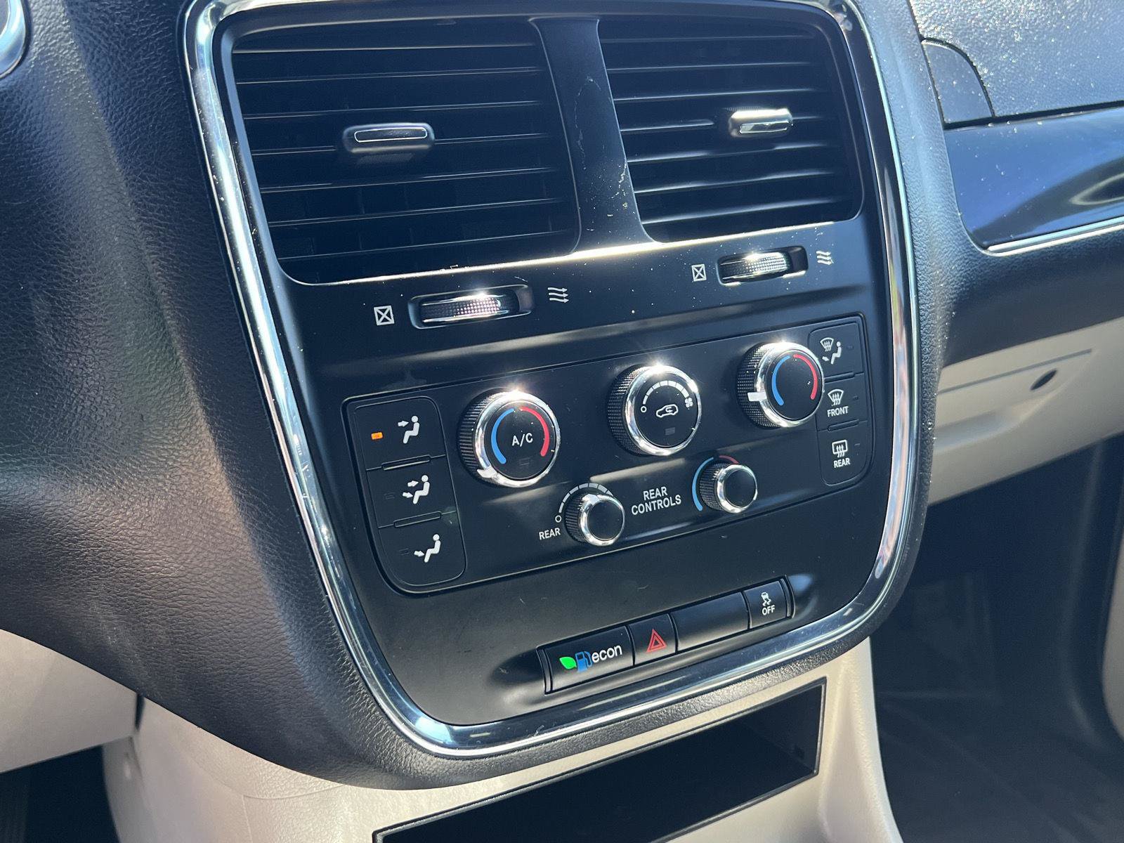 Used 2019 Dodge Grand Caravan SXT FWD image 35