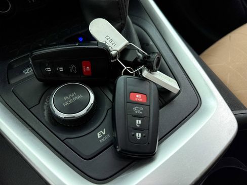 Used 2023 Toyota RAV4 XLE image 35