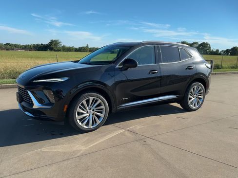 New 2025 Buick Envision Avenir image 4