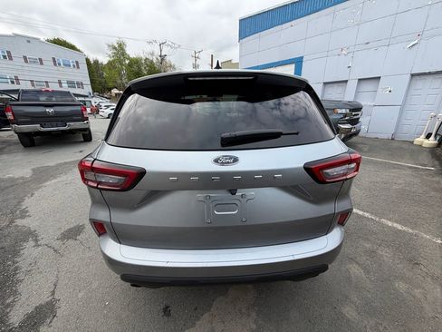 Used 2024 Ford Escape ST-Line w/ Cold Weather Package FWD image 4
