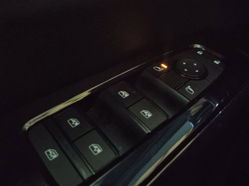 Used 2022 Nissan Pathfinder SV FWD image 27