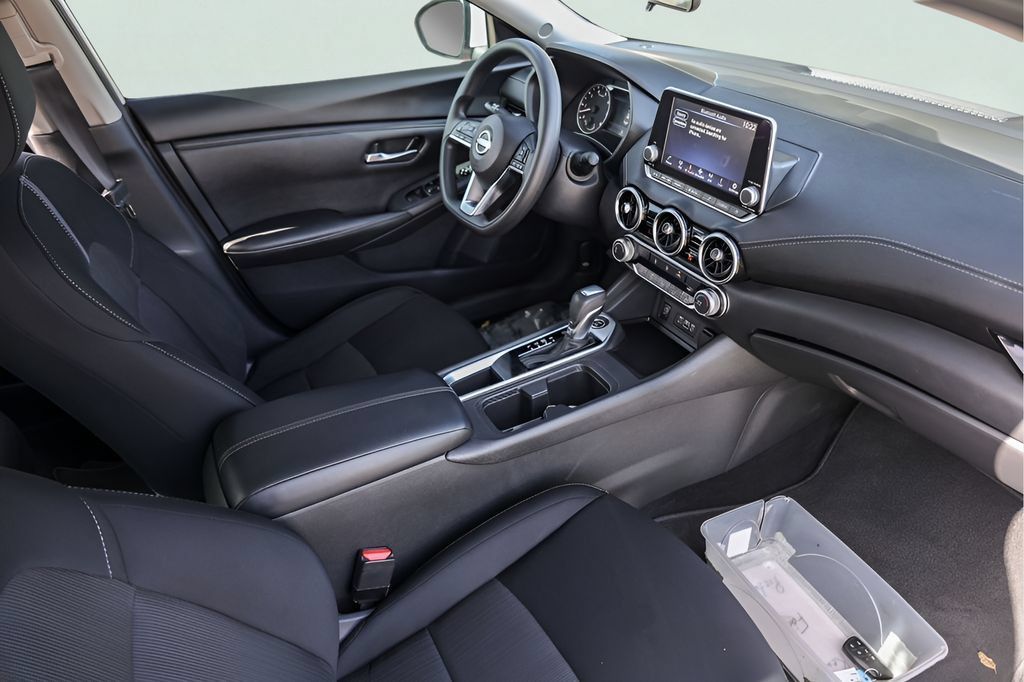 Used 2024 Nissan Sentra SV FWD image 29