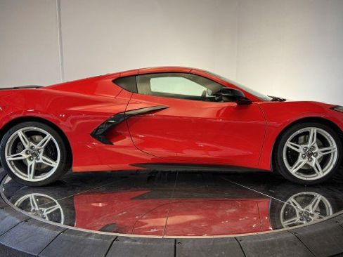 Used 2024 Chevrolet Corvette Stingray Premium Cpe w/ Z51 Performance Package RWD image 27