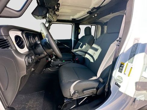 New 2026 Jeep Gladiator Willys AWD/4WD image 22