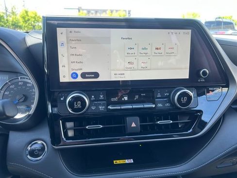 Used 2023 Toyota Highlander XLE image 21