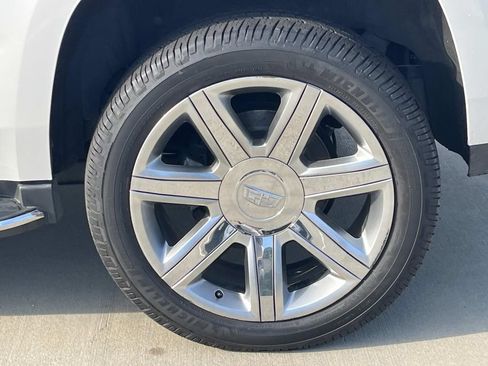 Used 2020 Cadillac Escalade Luxury AWD/4WD image 11