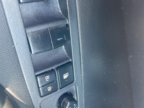 Used 2021 Toyota Corolla LE image 12