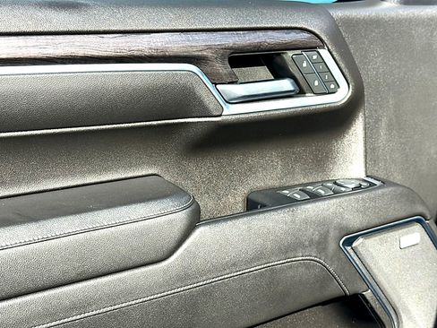 Used 2022 Chevrolet Silverado 1500 LTZ w/ LTZ Premium Package image 16