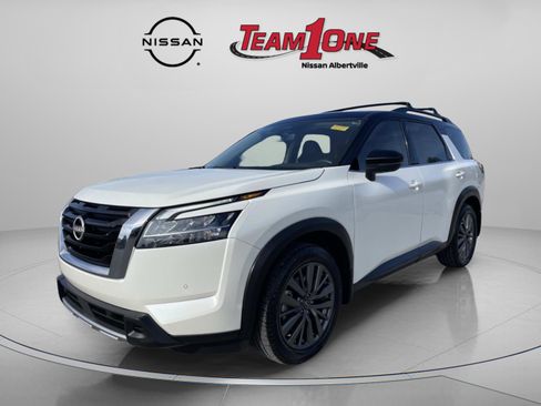 Used 2024 Nissan Pathfinder SL w/ SL Premium Package image 4