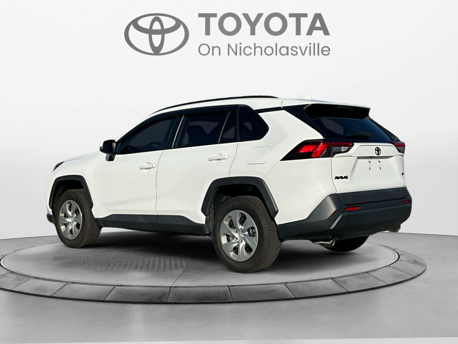 Used 2021 Toyota RAV4 LE FWD image 3