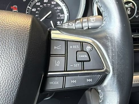 Certified 2021 Toyota Highlander XLE FWD image 22